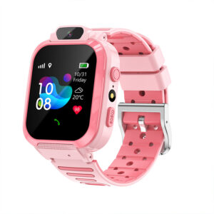 Uno smartwatch con touchscreen a colori, cinturino rosa e schermo illuminato, su uno sfondo bianco semplice.