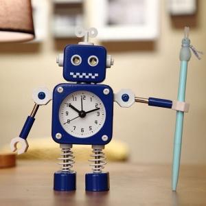 Piccola sveglia robot per bambini con penna blu