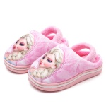 Pantofole da regina delle nevi rosa per bambini con sfondo bianco
