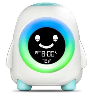 Sveglia con timer per il pisolino per bambini con luce verde e blu su sfondo bianco