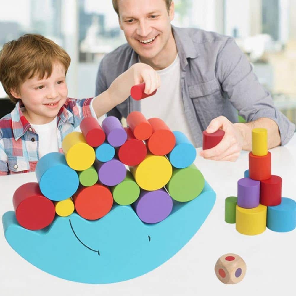 Gioco cerebrale in legno colorato per bambini con la luna blu e il bambino con il papà