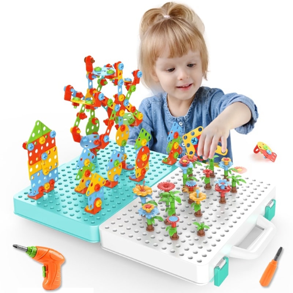 Set di costruzioni per bambini ispirato alla scuola Montessori, con piccoli pezzi e una bambina che gioca