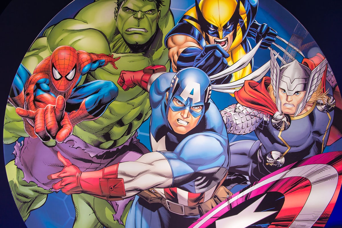 Una patch Marvel con Spiderman, Hulk, Wolverine, Thor e Capitan America