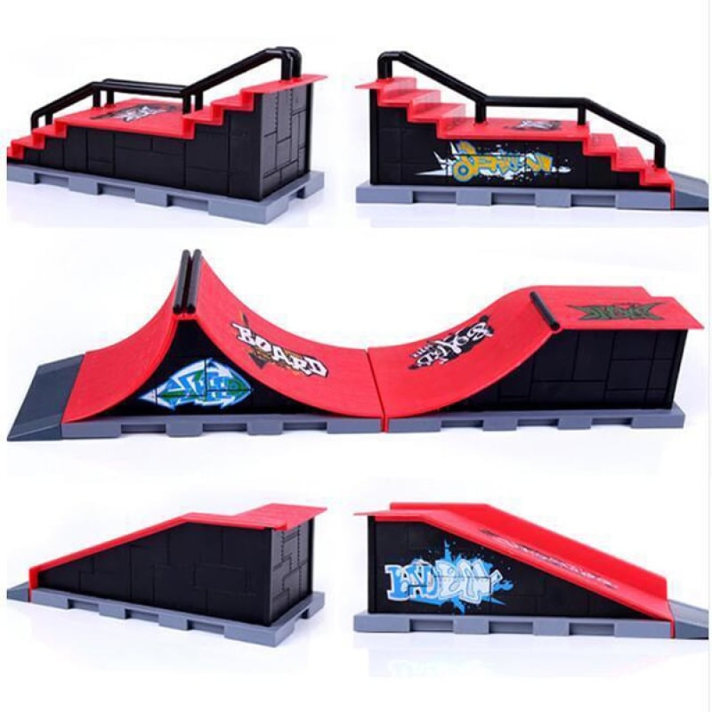 Parti della rampa per bambini dello skate park in rosso e nero su sfondo bianco