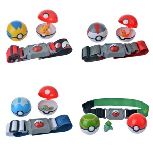 Cintura Pokémon con una Pokeball e diverse statuette con sfondo bianco