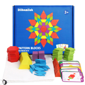 Puzzle di legno Montessori per bambini 155 pezzi colorati con sfondo bianco
