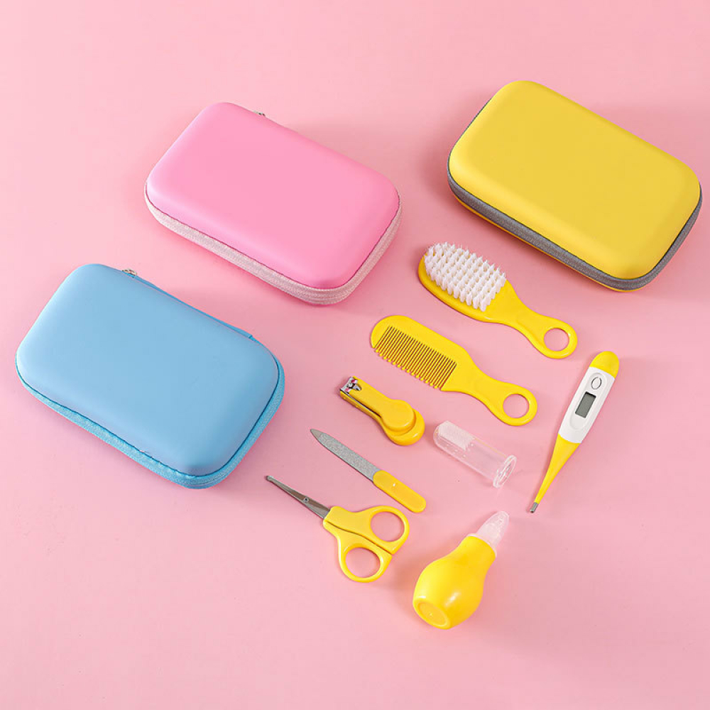3 kit di cura in blu, rosa e giallo con 8 articoli gialli stesi