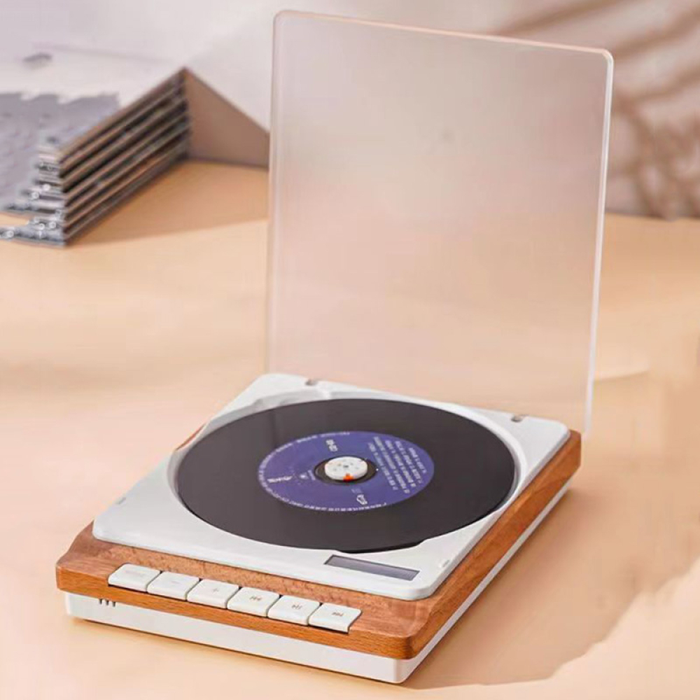 Lettore CD rettangolare in legno e bianco su una scrivania con il coperchio aperto