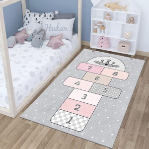 Tappeto hopscotch per bambini grigio chiaro con sfondo per la camera da letto di una bambina