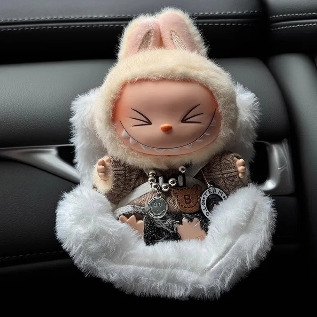 Seggiolino auto carino per peluche stile Labubu - immagine 5