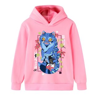 Felpa Kpop Demon Hunters Derpy la tigre blu di colore rosa con cappuccio. Il motivo della tigre blu si trova davanti circondato da una cornice fiorita. Su sfondo bianco.