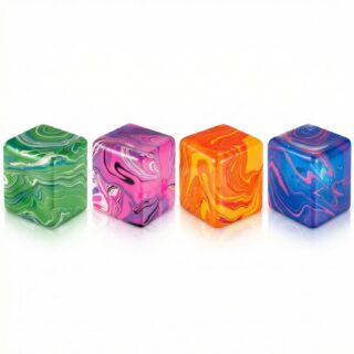 4 cubes marbrés de couleur vert, rose, orange et bleu
